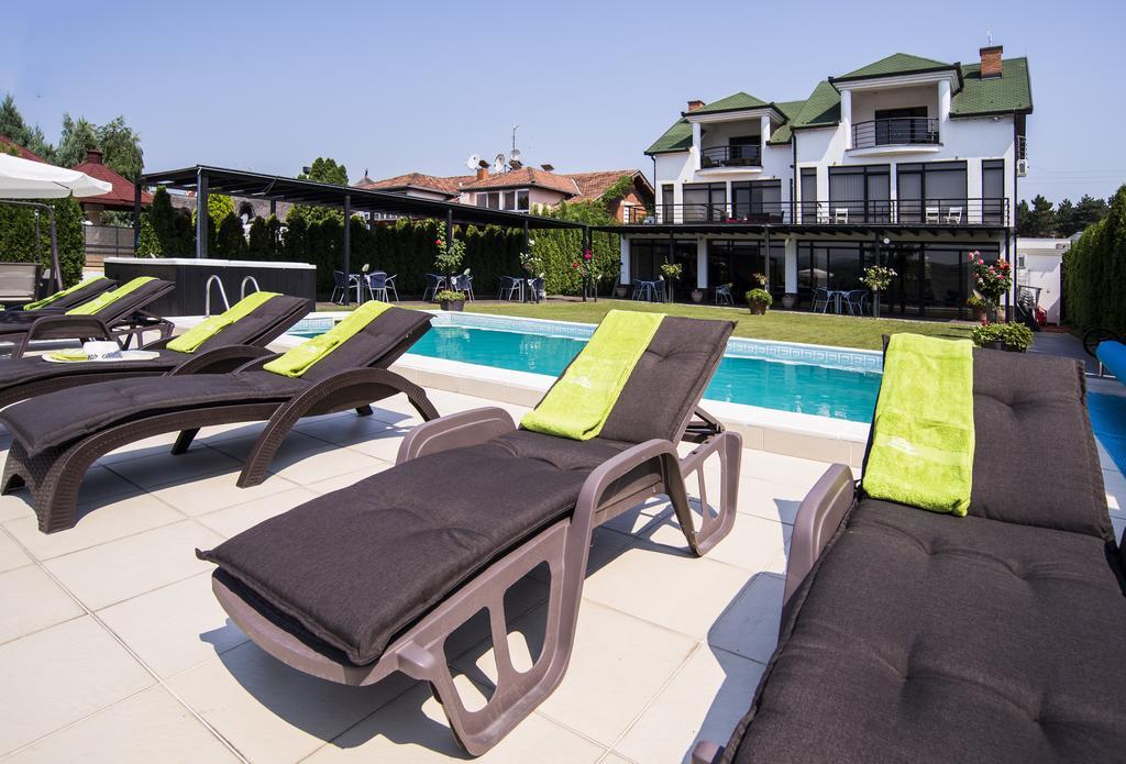 Guest House Panorama Aqualux With Free Parking Нови-Сад Экстерьер фото