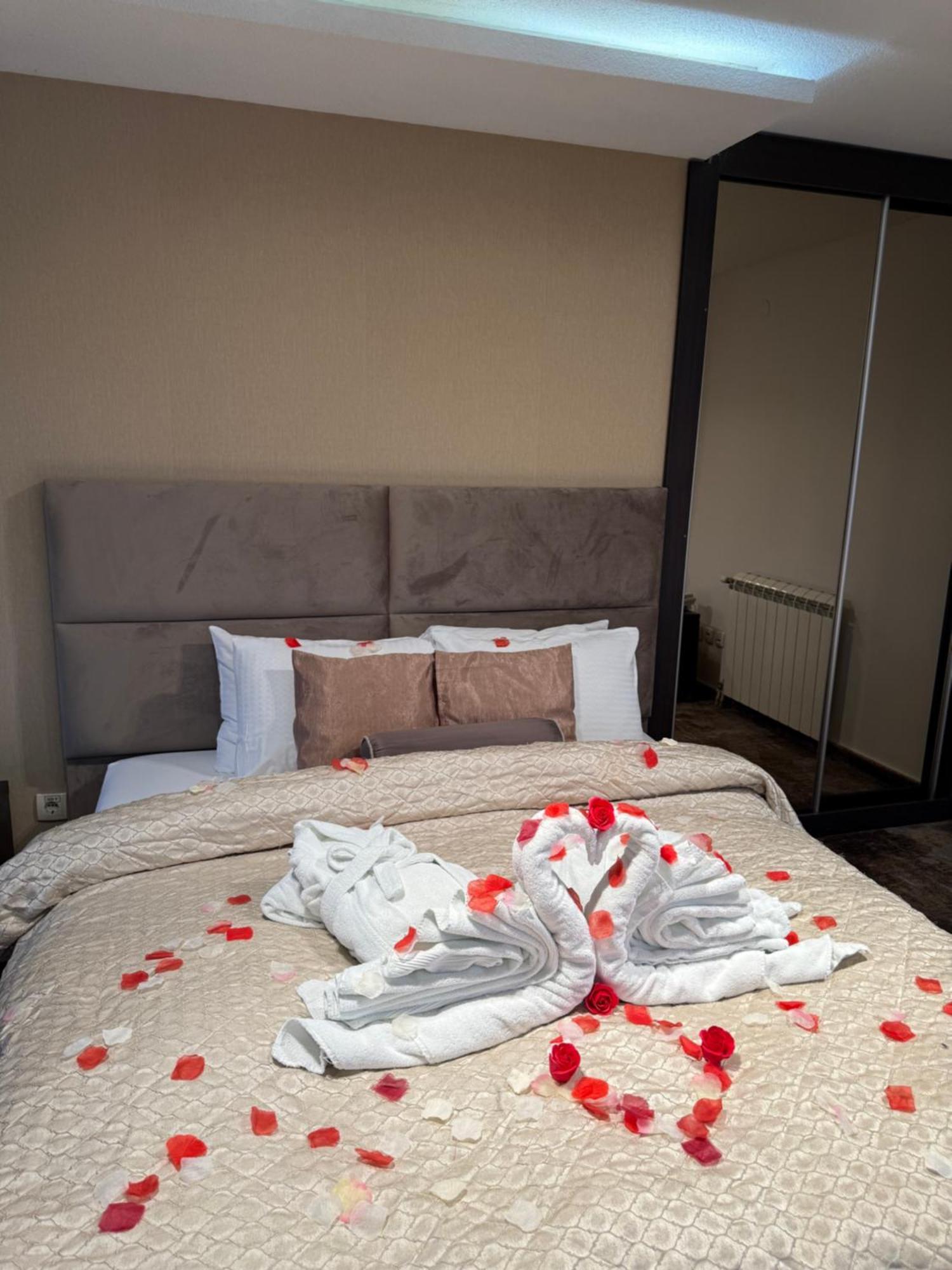 Guest House Panorama Aqualux With Free Parking Нови-Сад Экстерьер фото
