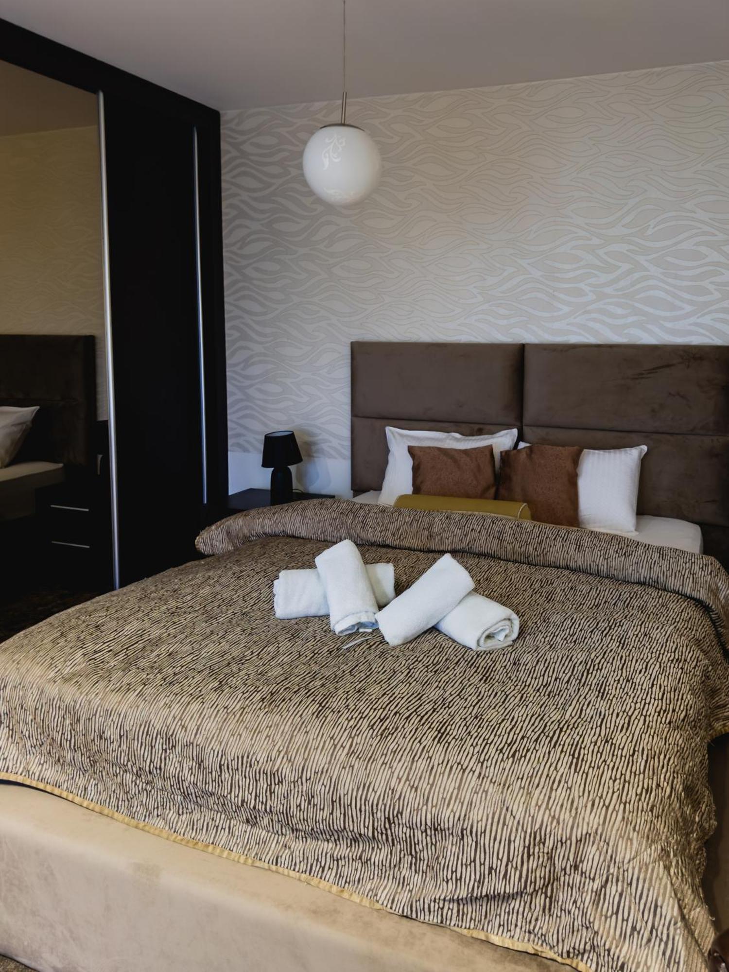 Guest House Panorama Aqualux With Free Parking Нови-Сад Экстерьер фото